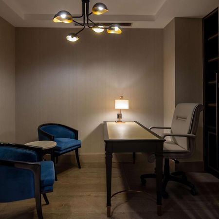 Hilton Mall Of اسطنبول المظهر الخارجي الصورة The interior of the office of the President of the University of Novi Sad