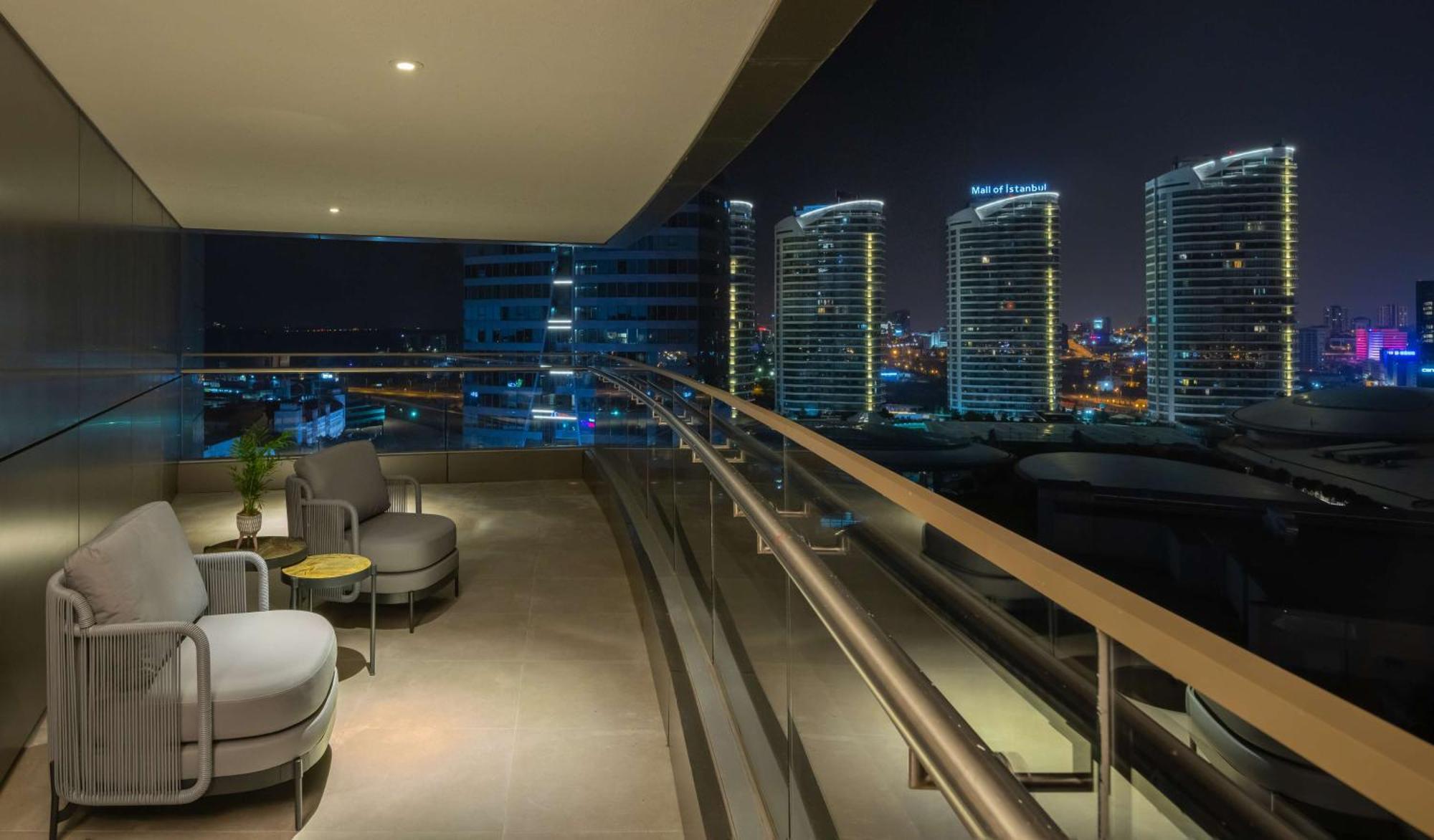 Hilton Mall Of اسطنبول المظهر الخارجي الصورة View from the balcony of a suite at the Ritz-Carlton, DIFC